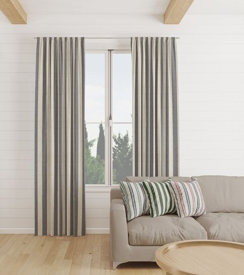 12328 Room-high vertical stripe